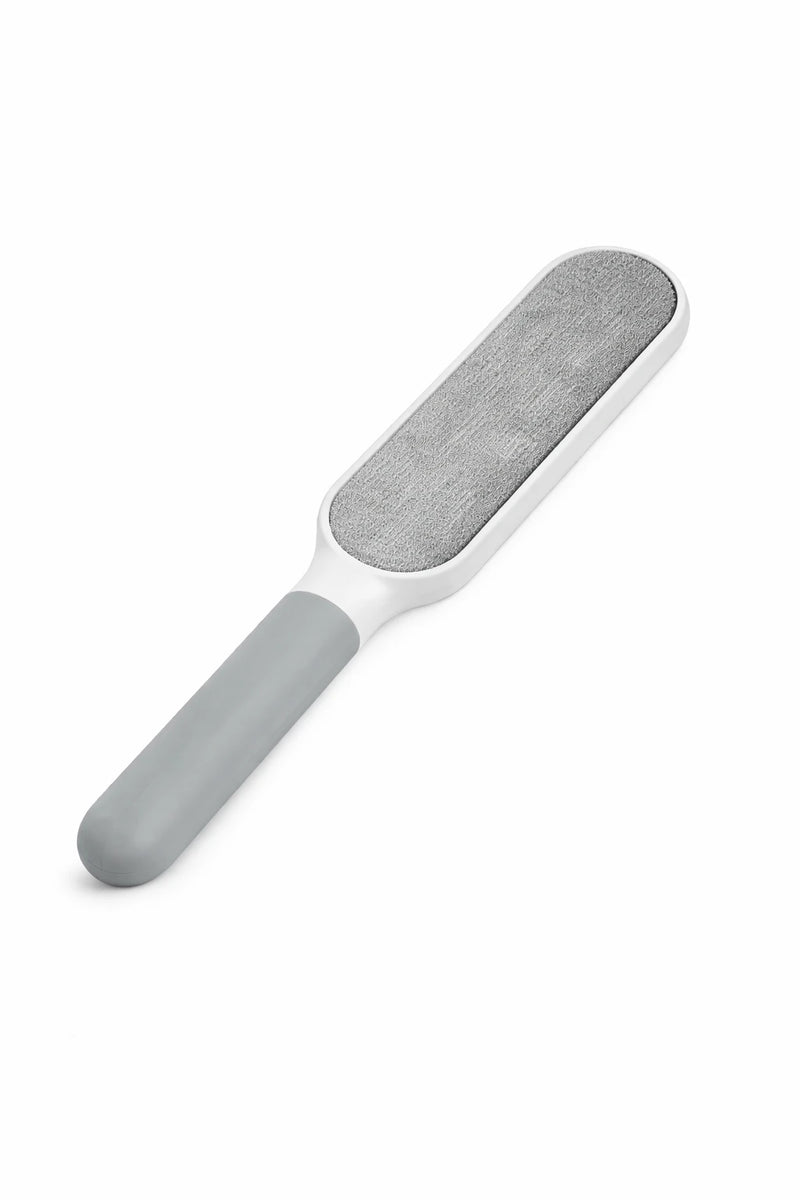 Brosse anti-poils réutilisable grise pour enlever poils d’animaux et peluches sur vêtements et tissus