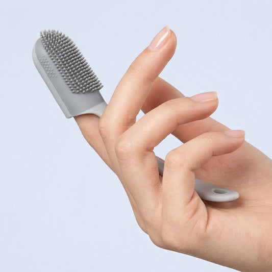 Brosse à dents doigt pour chien en silicone gris avec picots souples pour nettoyage des dents et massage des gencives