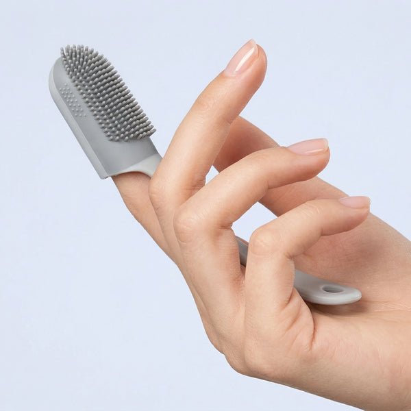 Brosse à dents doigt pour chien en silicone gris avec picots souples pour nettoyage des dents et massage des gencives