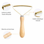 Brosse anti peluches avec lame en métal haute efficacité et manche en bois montrant les détails du cadre métallique robuste