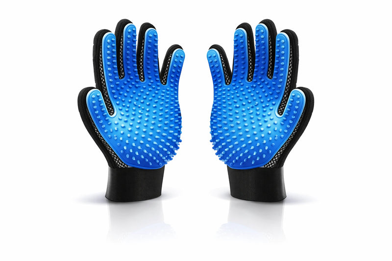 Paire de gants attrape poils en silicone pour animaux avec picots bleus permettant de retirer efficacement les poils sur textiles et pelage