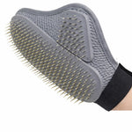 Gant de toilettage pour chien et chat avec picots souples retirant les poils morts et massant le pelage facilement